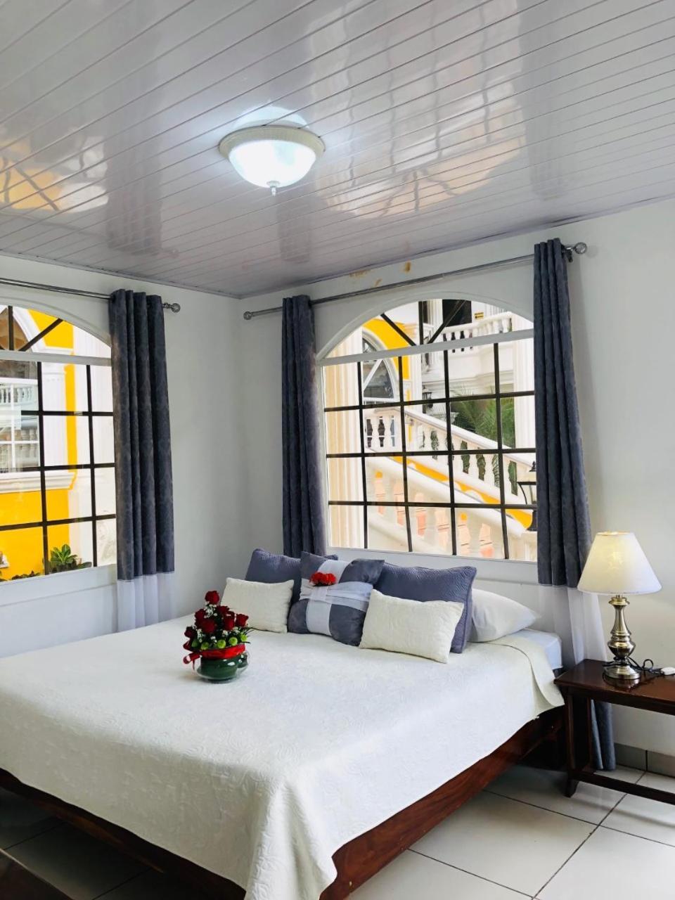 Hotel Andrea Neily Kültér fotó